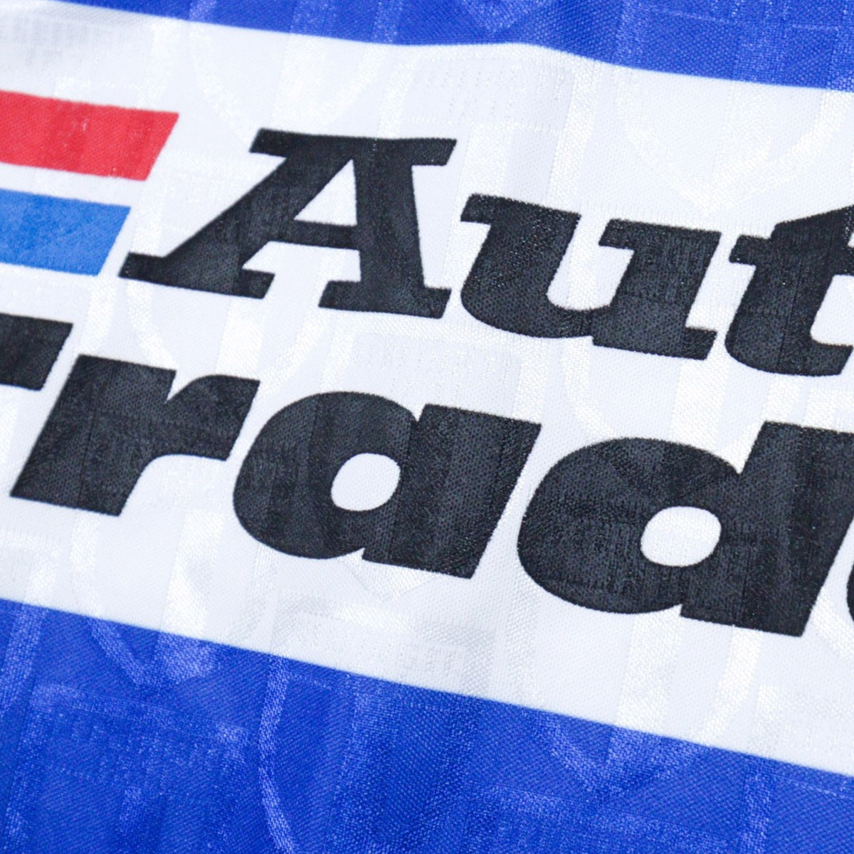 Close-up of the Auto Trader sponsor print
