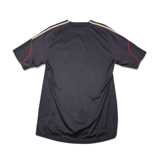 Liverpool 2009/10 away shirt back view, plain grey with gold shoulder stripes