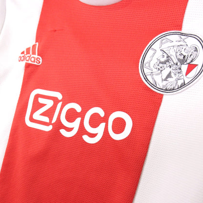 Close-up of Ziggo sponsor and Ajax crest on 2021/22 home shirt