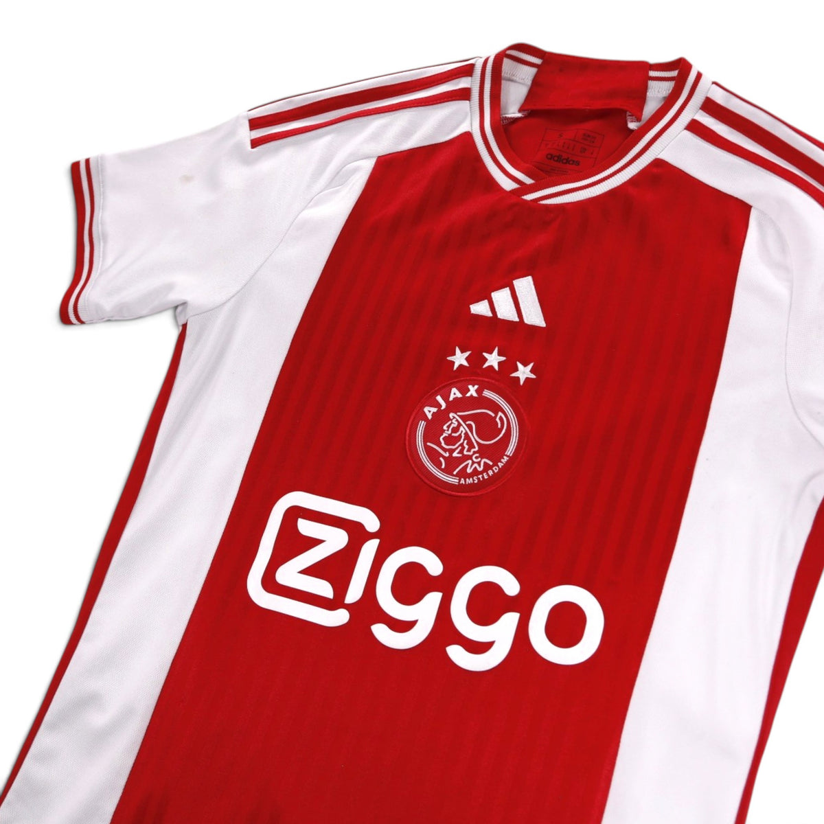 Close-up of the collar, adidas logo and crest