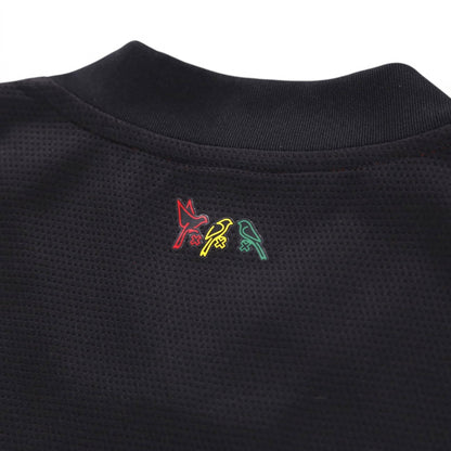 Close-up of small multicoloured bird motif below the back collar
