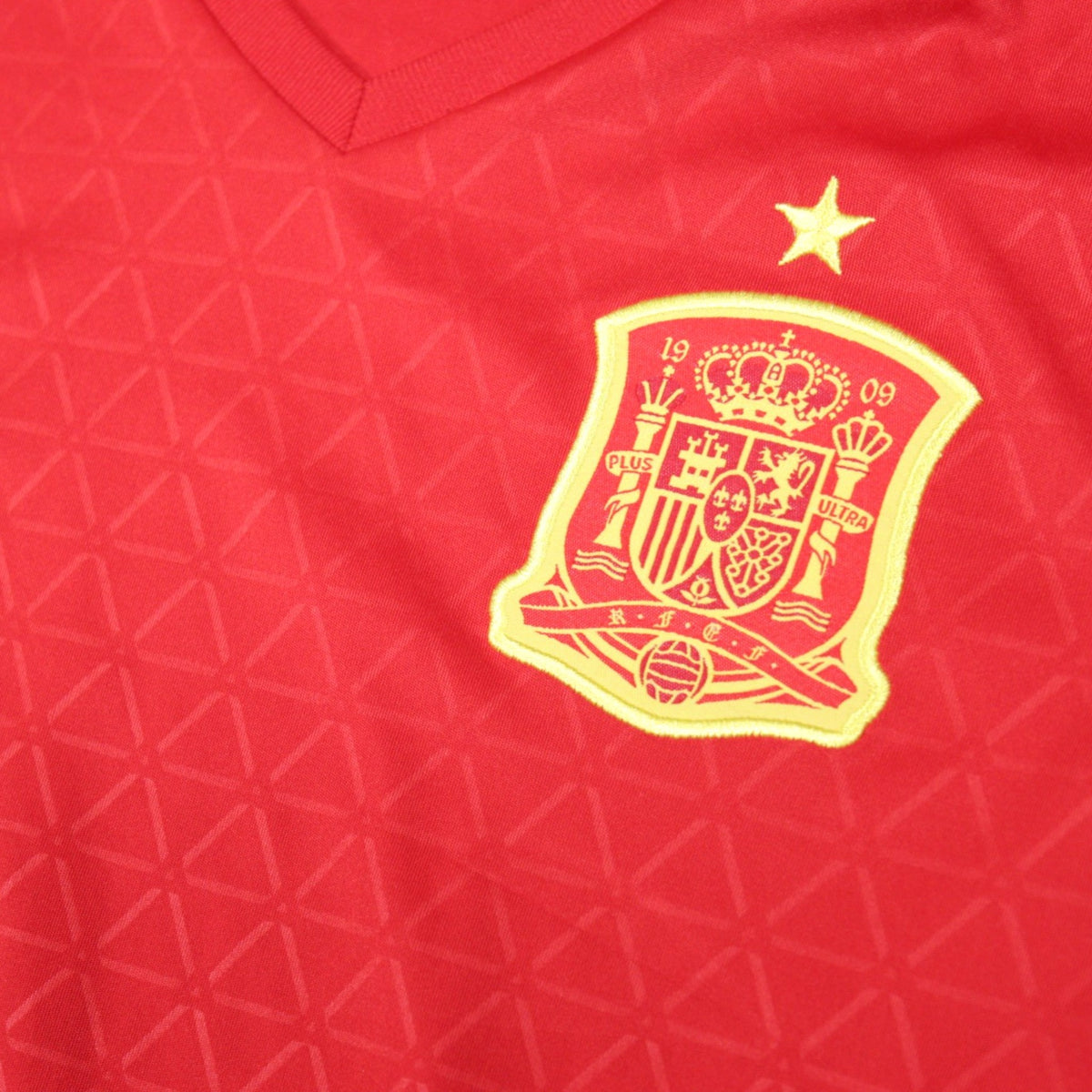 Close-up of the Spain federation crest and star on the 2016/17 home shirt