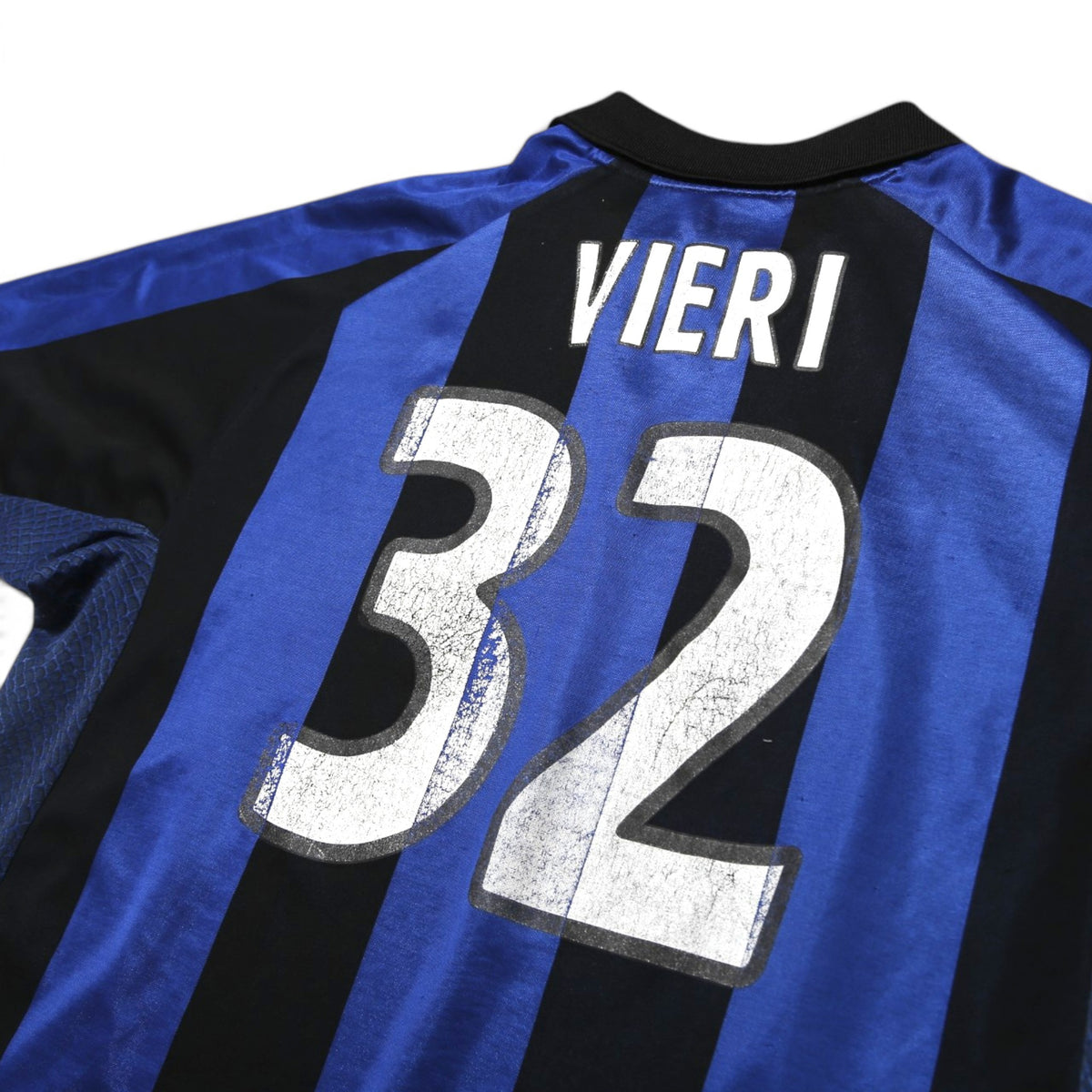 Close-up of Vieri #32 print on back of shirt showing condition detail
