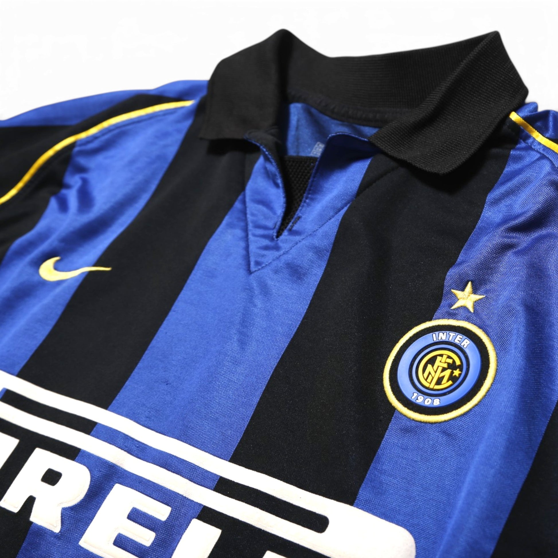 2001-02 Inter Milan Home Shirt – Vieri #32 – detail