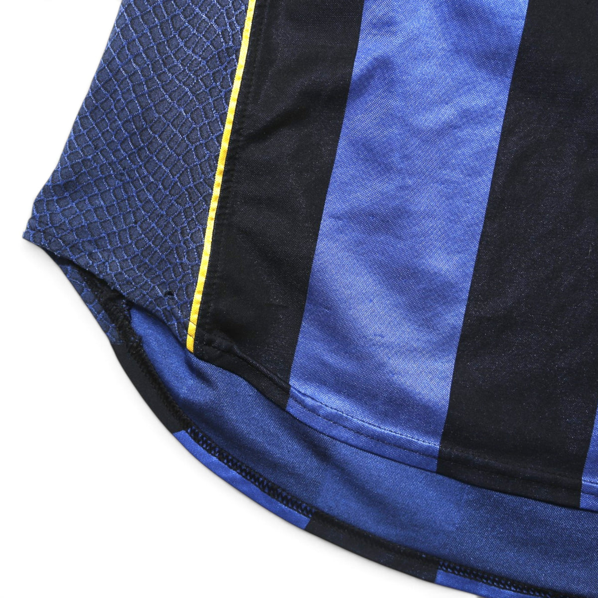 2001-02 Inter Milan Home Shirt – Vieri #32 – detail