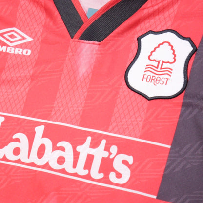 Close-up of Nottingham Forest crest, Umbro logo and Labatt's sponsor on the 1994/96 home shirt