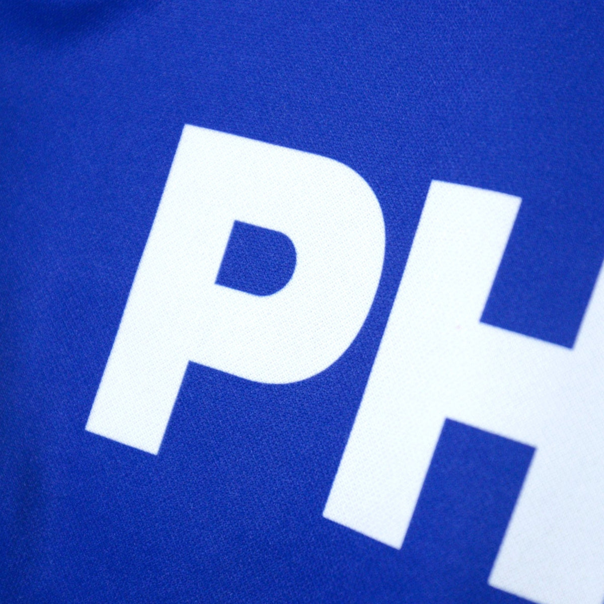 Close-up of the Philips sponsor lettering on the chest