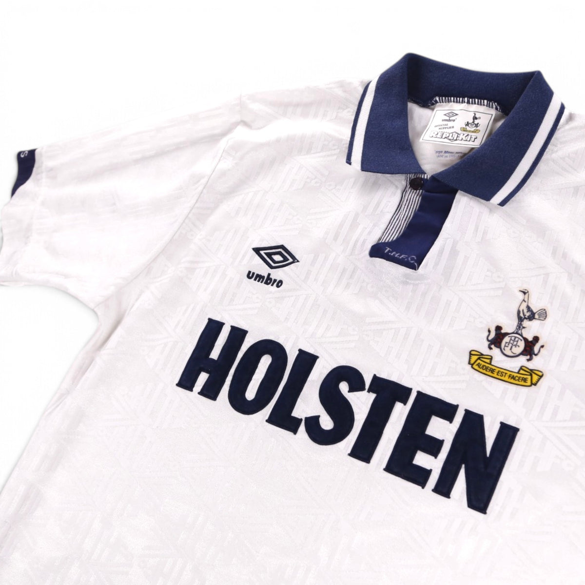 Close-up of the collar, Umbro logo, crest and Holsten sponsor on a Tottenham Hotspur shirt