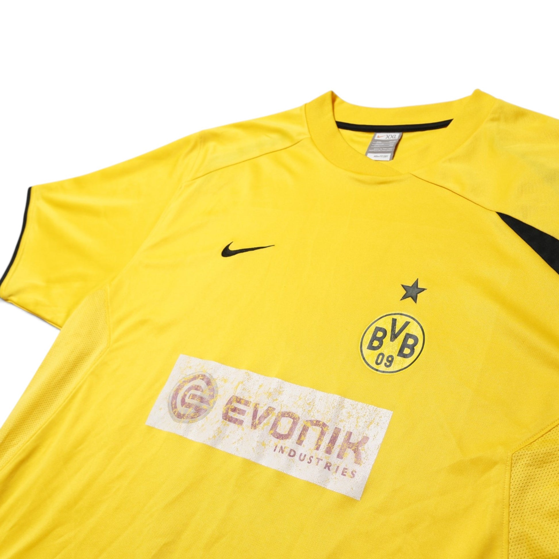 2007/08 Borussia Dortmund third shirt close-up of crest and sponsor logo