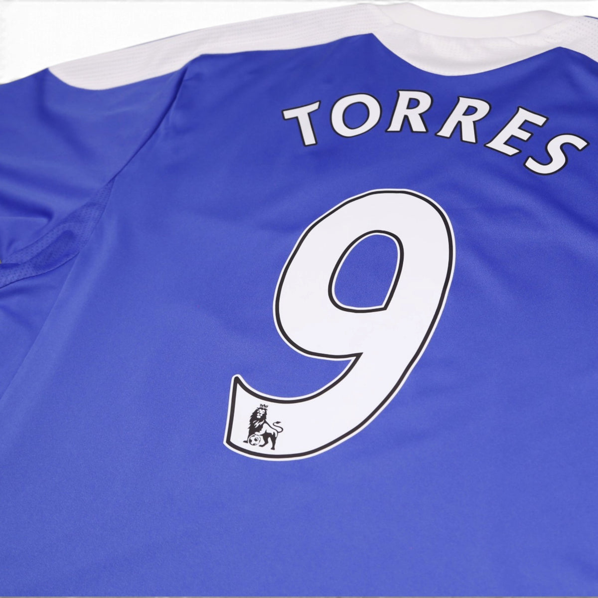 Close-up of Torres 9 printing on the back of the Chelsea shirt