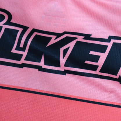 Close-up of the Ülker print on the back of the shirt