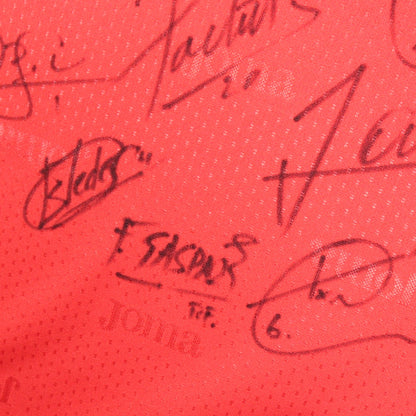 Close-up detail of further signatures on front of shirt