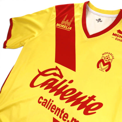 Close-up of Monarcas Morelia shirt collar and neck label showing size L
