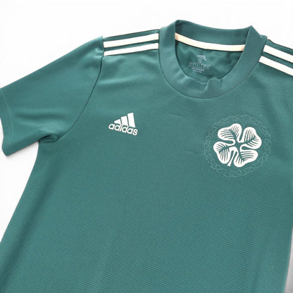 Close-up of adidas logo and Celtic crest on the chest of the 2021/22 away shirt