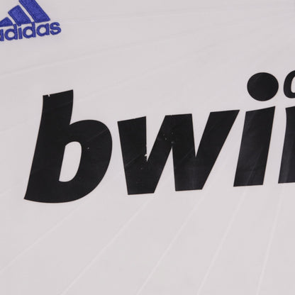 Close-up of the bwin.com sponsor print on the chest