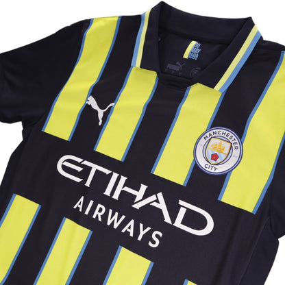 Close-up of collar, crest and sponsor on the chest of the shirt
