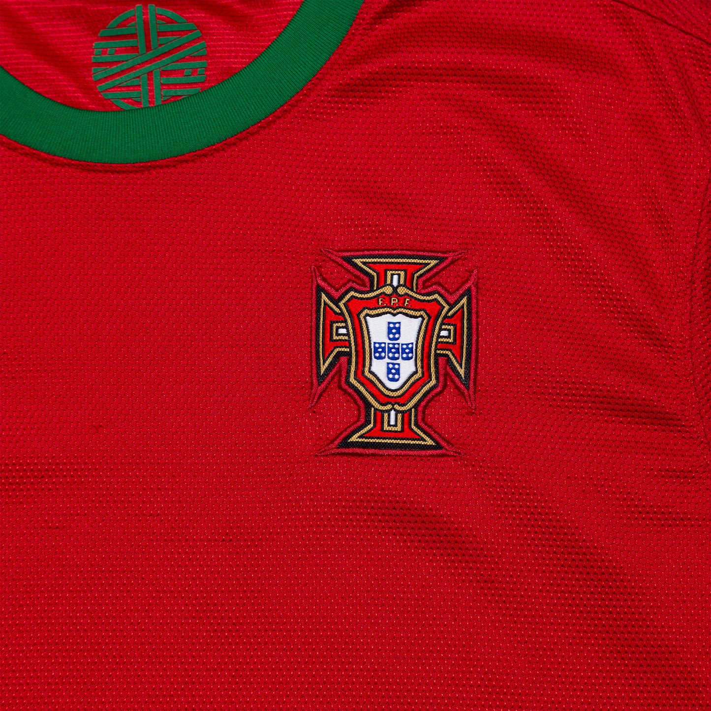 2012/13 Portugal Home Shirt (L)