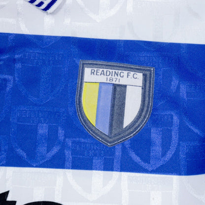 Close-up of the Reading F.C. 1871 crest on the chest