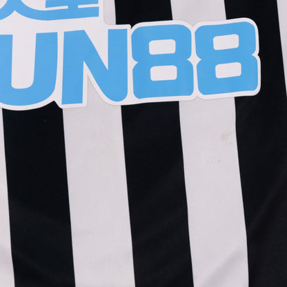 Close-up of the Fun88 sponsor print on the chest