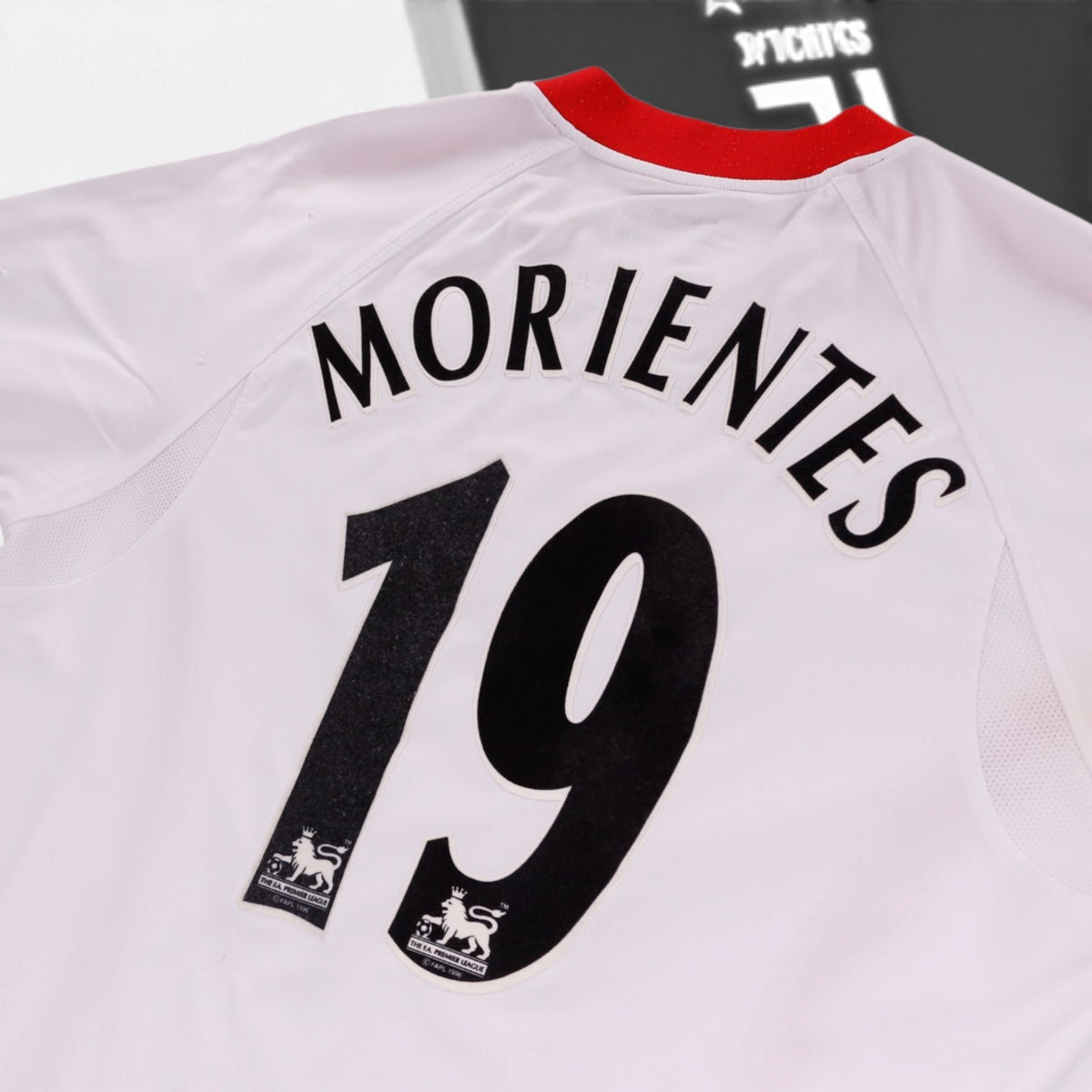 Close-up of Morientes 19 printing on the back of the shirt