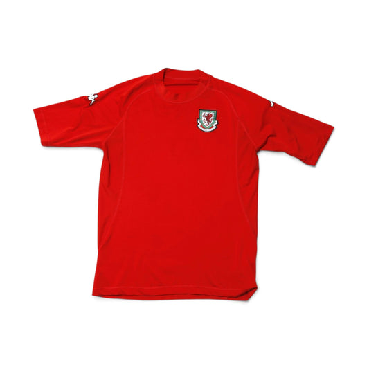 Close-up of Wales home shirt collar with Forever Vintage swing tag and crest, 2004/05 season