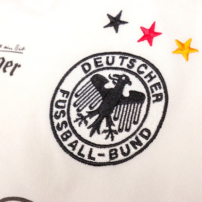 DFB crest with three stars on the Germany shirt