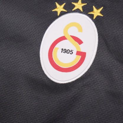 Close-up of the embroidered Galatasaray crest with 1905 founding date