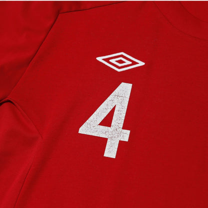 Close-up of number 4 print and Umbro logo on front of England shirt
