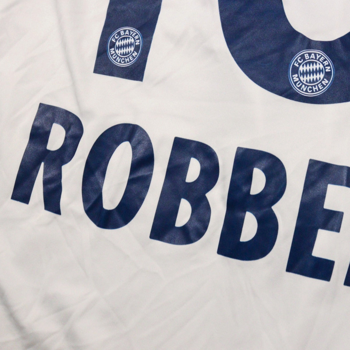 Close-up of Robben name and number 10 printing with club crest badges