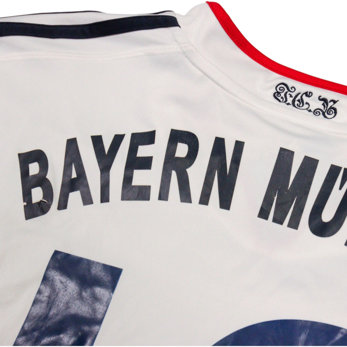 Close-up of collar, shoulder stripes and back lettering showing print condition