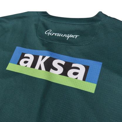 Close-up of the Aksa sponsor logo and Giresunspor back neck print