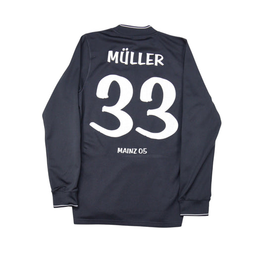 Back view of Mainz 05 goalkeeper shirt with Müller and number 33 printed