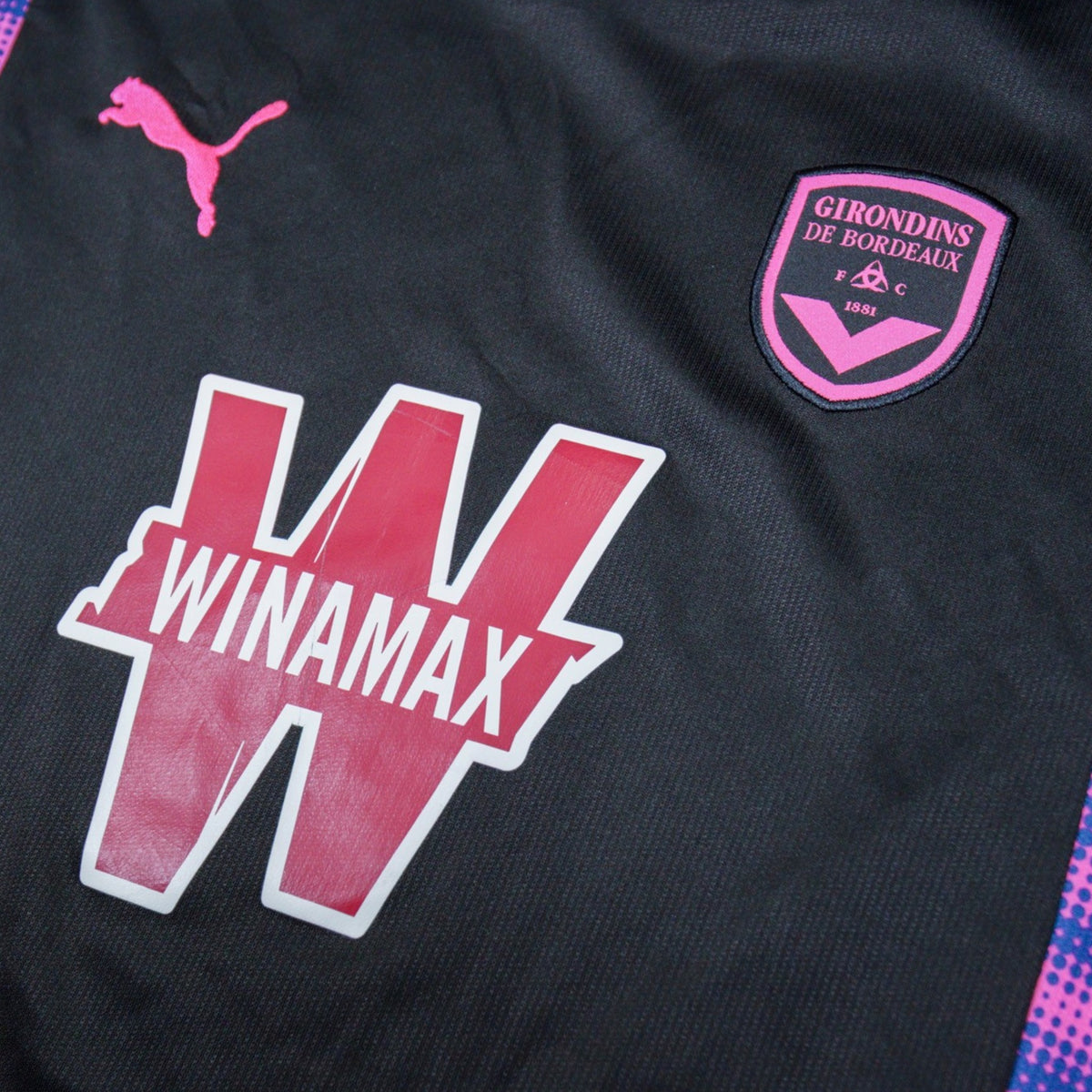 Close-up of the Girondins de Bordeaux crest and Winamax sponsor print