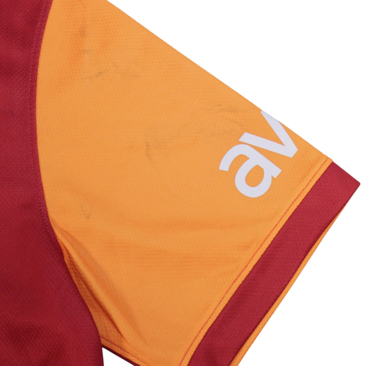 Close-up of sleeve hem and Avea sponsor on Galatasaray home shirt