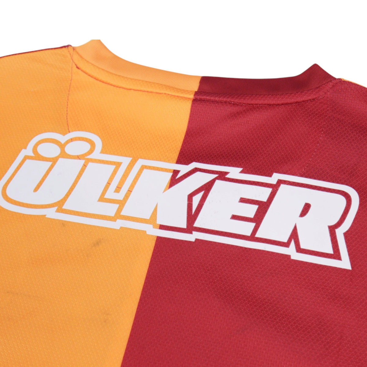 Close-up of neck and upper back showing Ülker sponsor print
