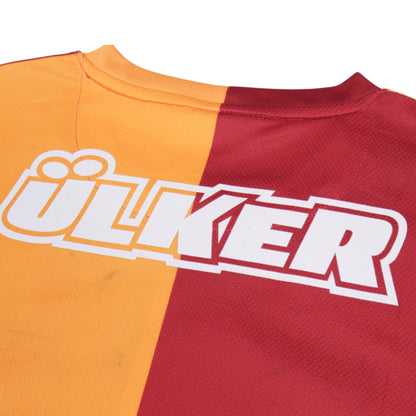 Close-up of neck and upper back showing Ülker sponsor print
