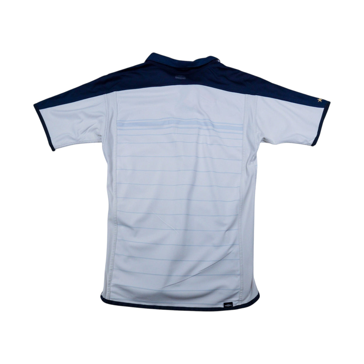 Back of 2003/05 England home shirt showing gold star near the sleeve