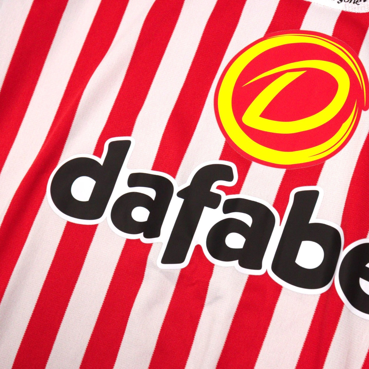 Close-up of Dafabet sponsor and stripe detail on Sunderland home shirt