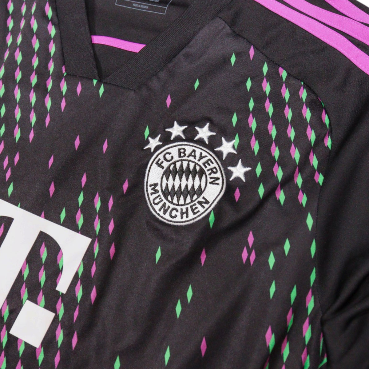 Close-up of FC Bayern München crest with five stars on the chest