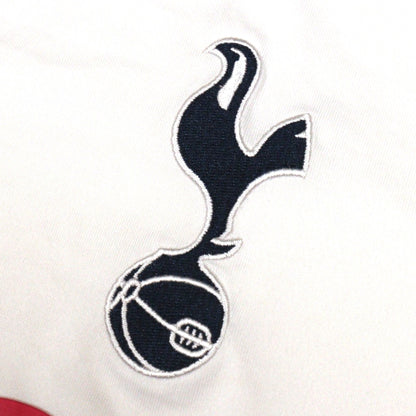 Close-up of the embroidered Tottenham cockerel-on-ball crest