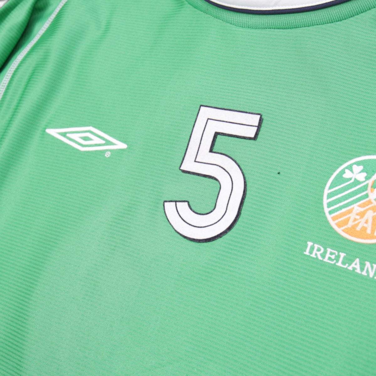Close-up of Umbro logo, number 5, and FAI crest on Ireland shirt