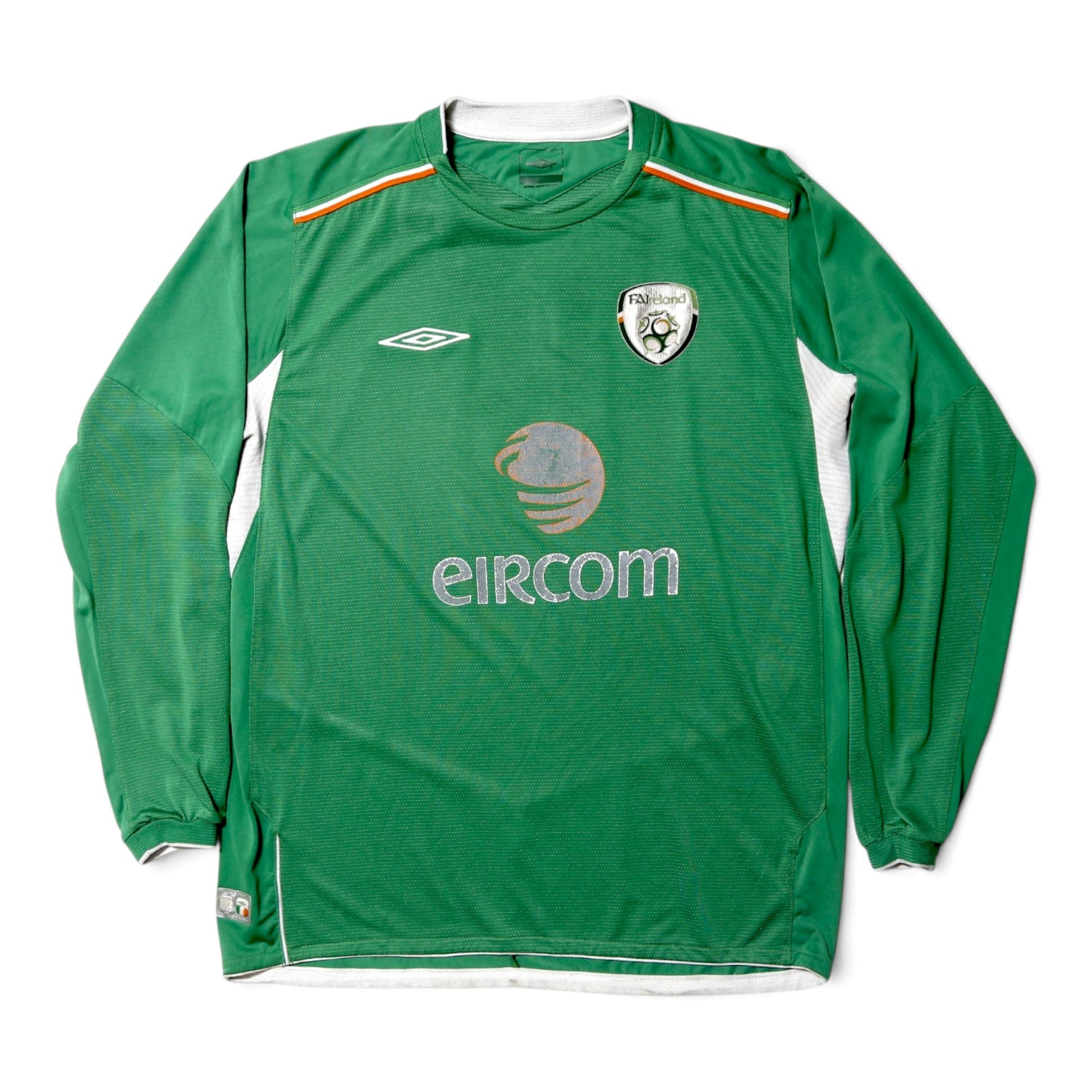 2004/06 Republic of Ireland Umbro home shirt front view, green with eircom sponsor and FAI crest