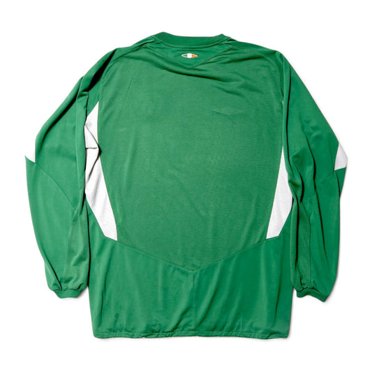 Umbro logo tag and collar detail on Republic of Ireland home shirt