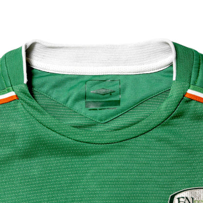 2004/06 Republic of Ireland home shirt back view, plain green with white side panels