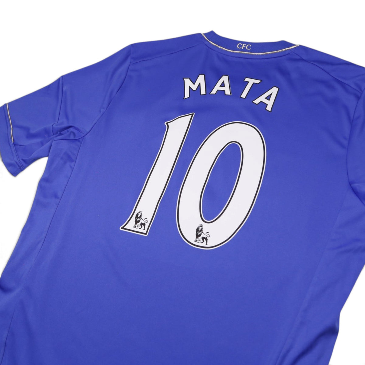 Close-up of Mata 10 printing and CFC collar detail on Chelsea shirt