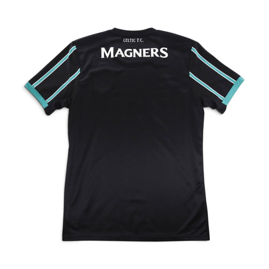Back of the Celtic 2022/23 away shirt showing the Magners sponsor and Celtic F.C. wordmark