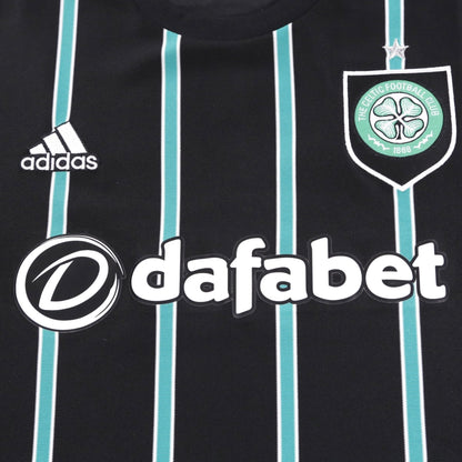 Close-up of the Celtic crest with a single star above it and Dafabet sponsor