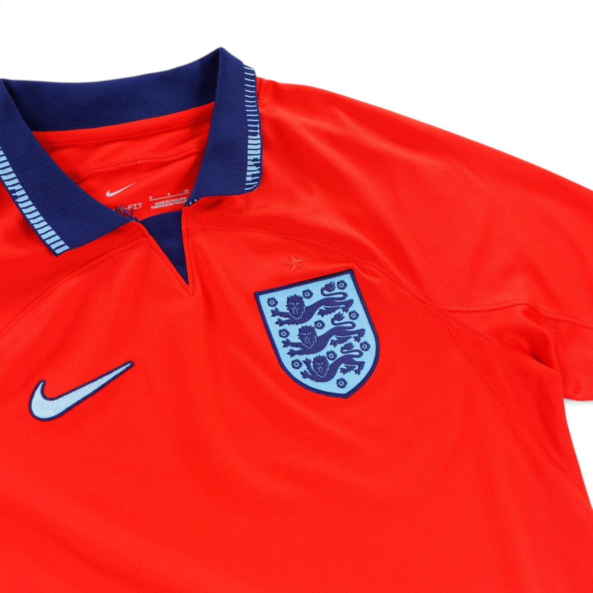 Close-up of England crest, Nike swoosh and striped collar detail