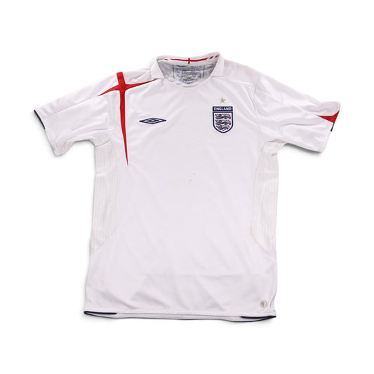 England 2005-07 home shirt front, white with red diagonal trim and Umbro logo