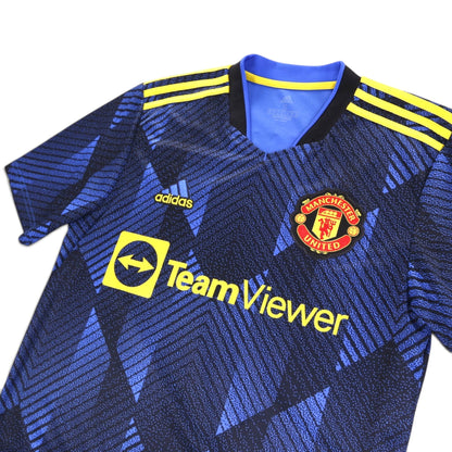 Close-up of adidas crest, TeamViewer sponsor and size label on Manchester United third shirt